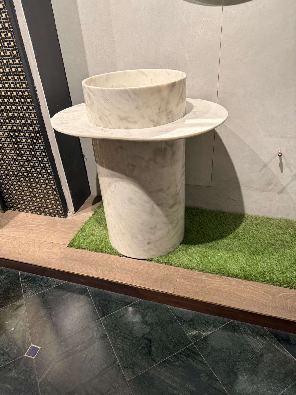Pedestal Basin 1